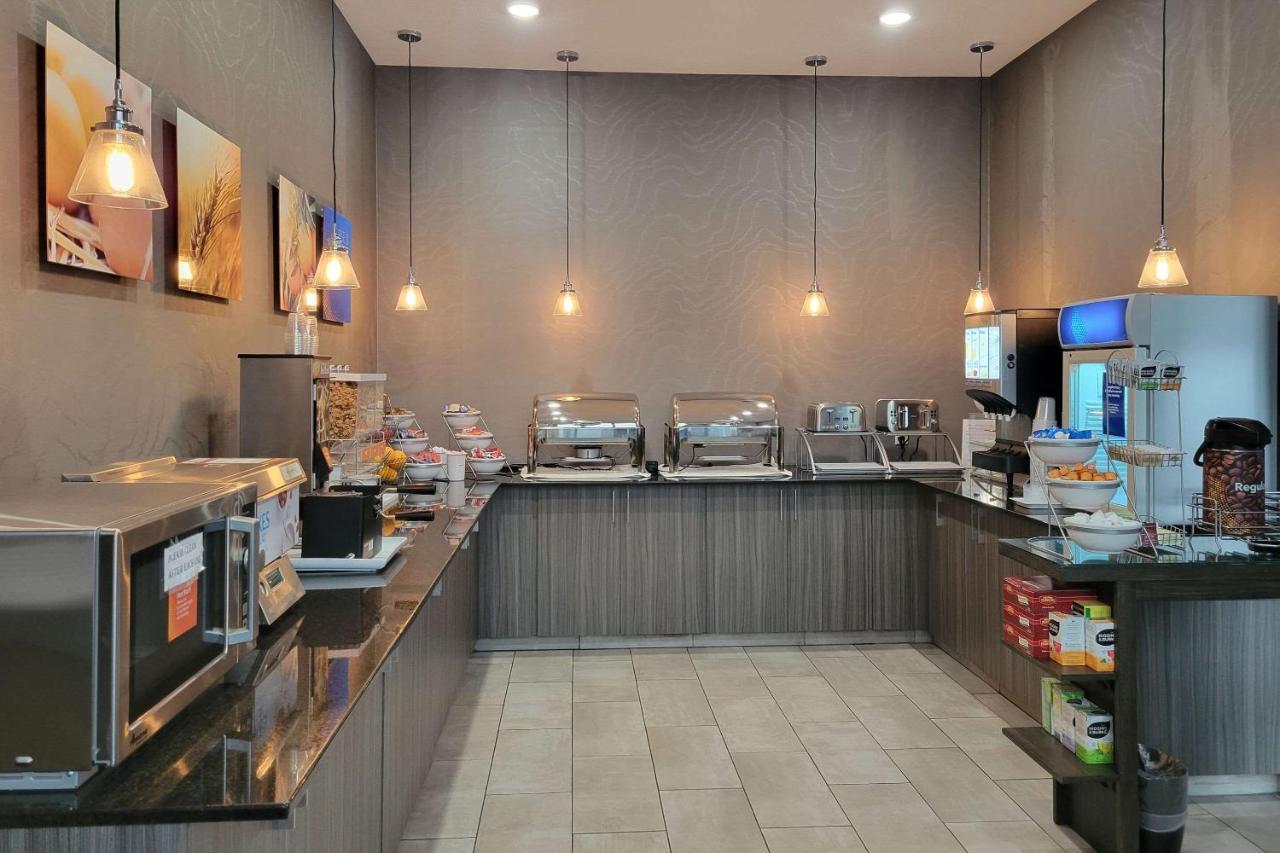 Comfort Inn & Suites North Battleford Exteriör bild